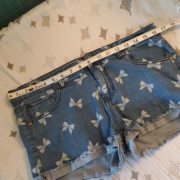 Tinseltown Jean shorts - Picture 4 of 5